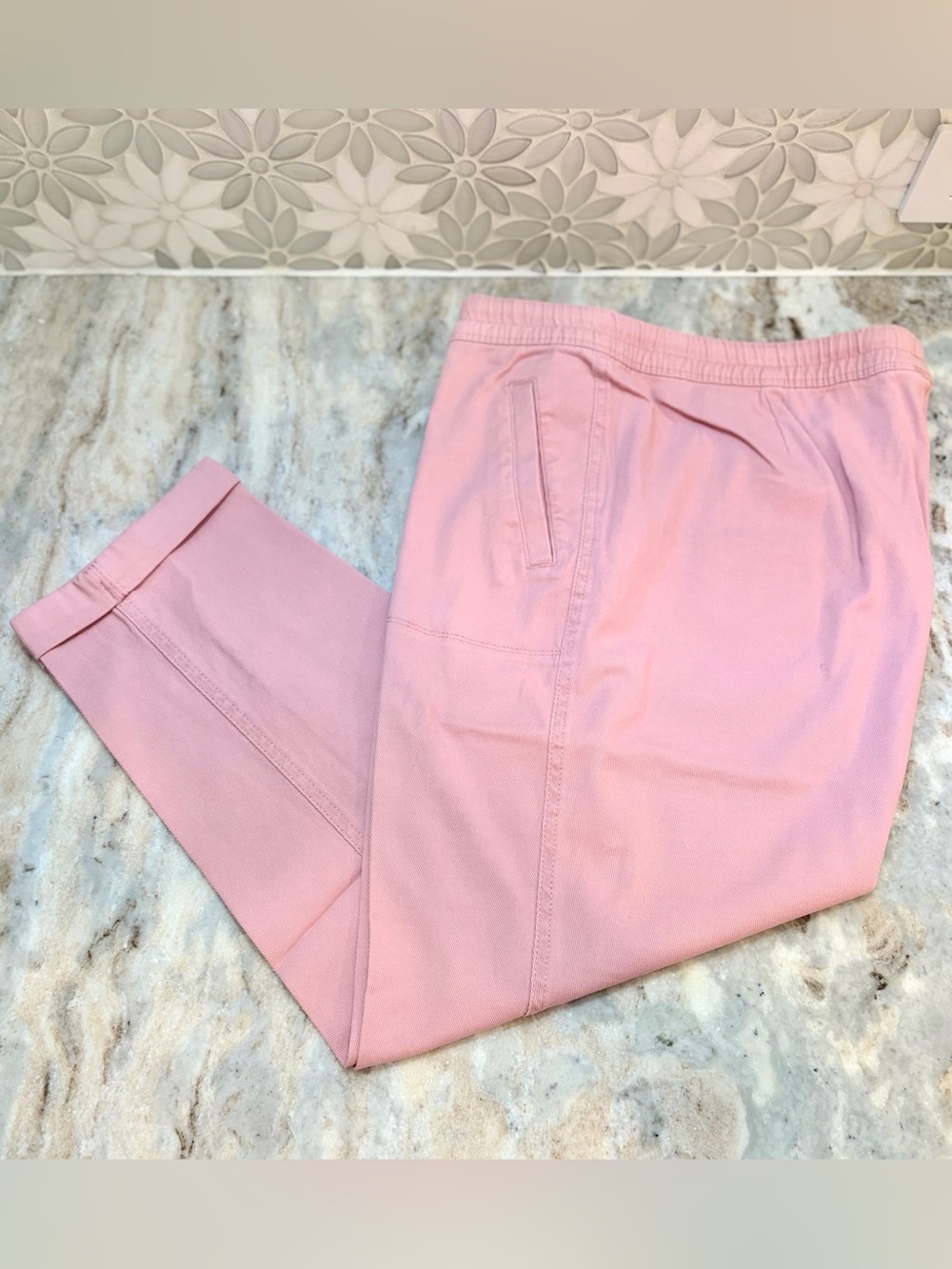 LIKE NEW! 💗 Capris